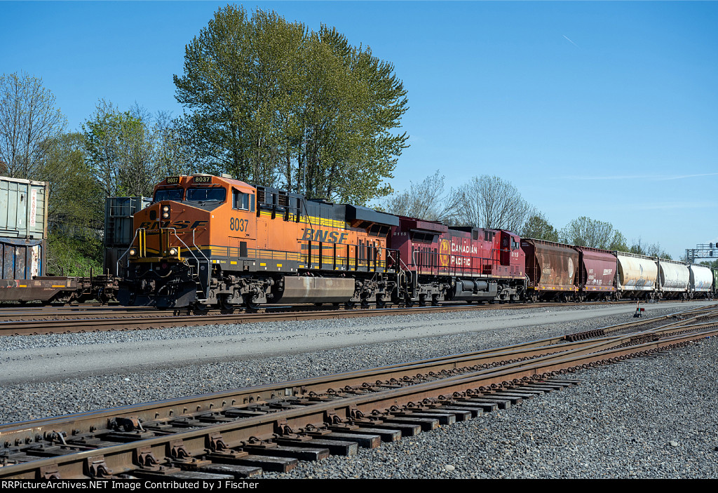 BNSF 8037